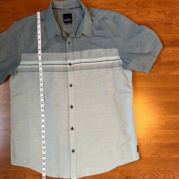 prAna Men's XL dark and light grey short sleeved shirt - Picture 8 of 8